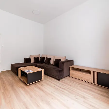 Mostowa Standard By Bookinghost *