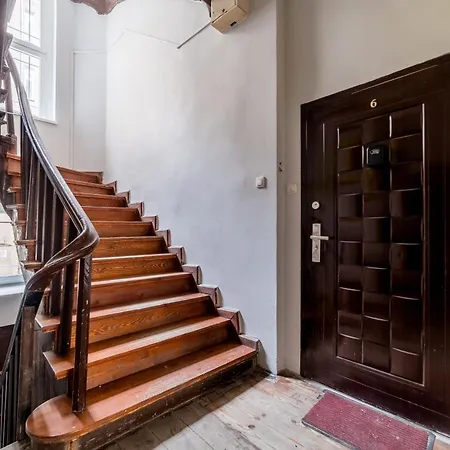 Mostowa Standard By Bookinghost *