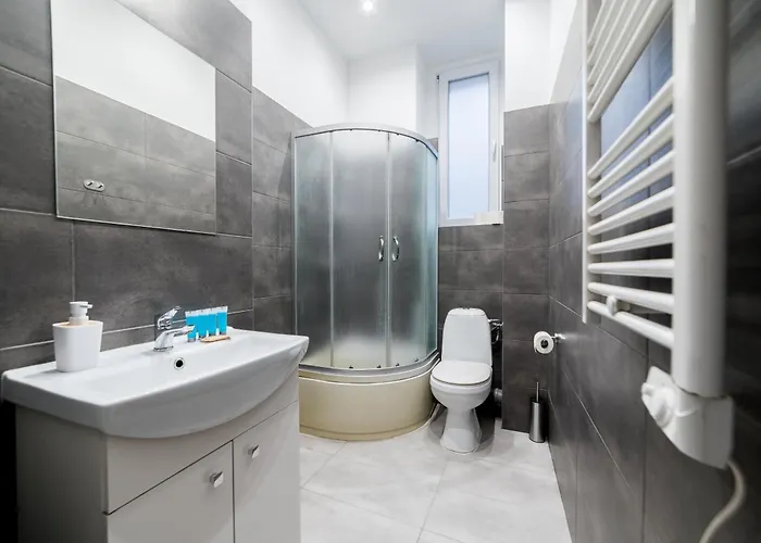 Mostowa Standard By Bookinghost