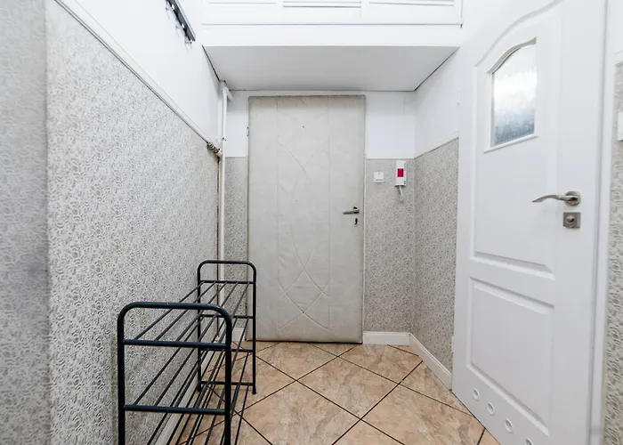 Mostowa Standard By Bookinghost *